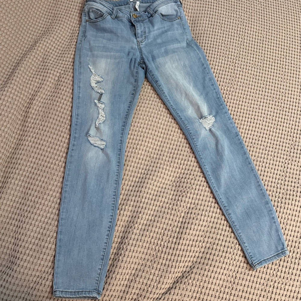 Celebrity Pink Light Blue Distressed Skinny Jeans 11/30 women’s/Juniors